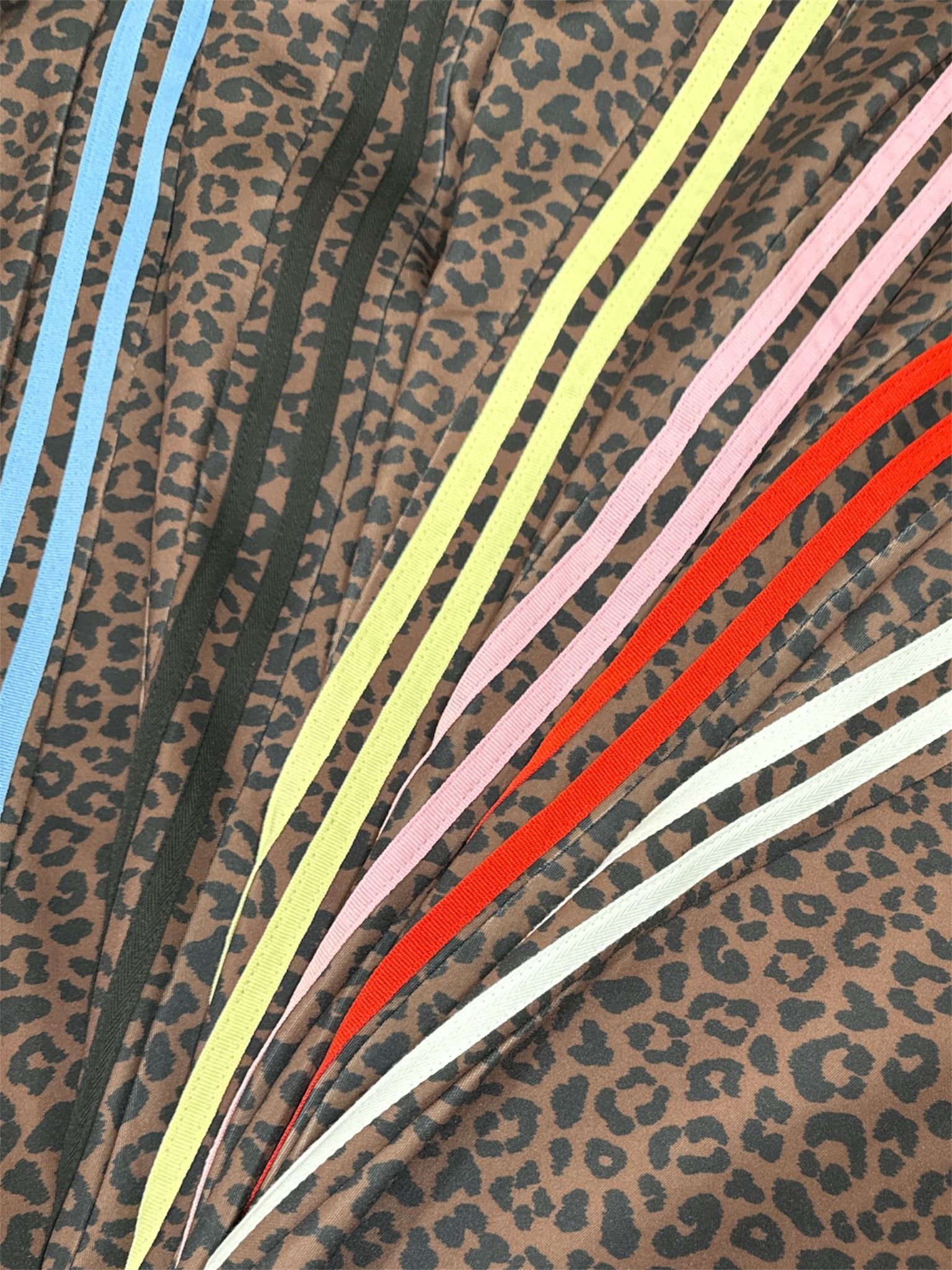 PANTALON ADIS LEOPARDO