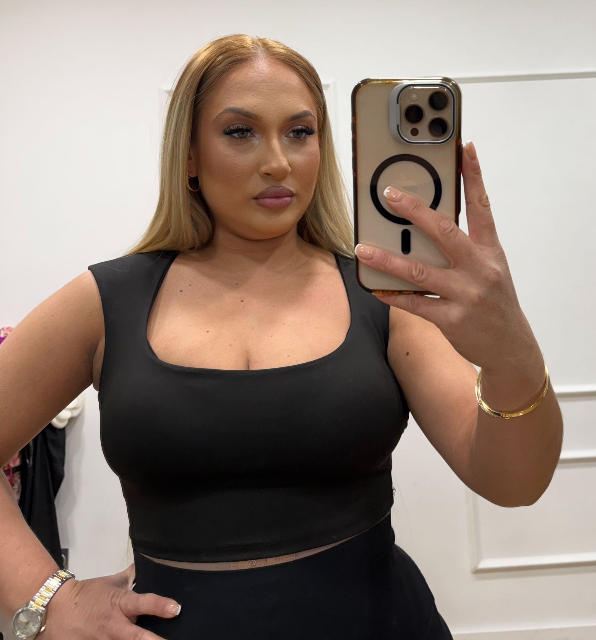 CAMISETA BASICA DE TIRANTES