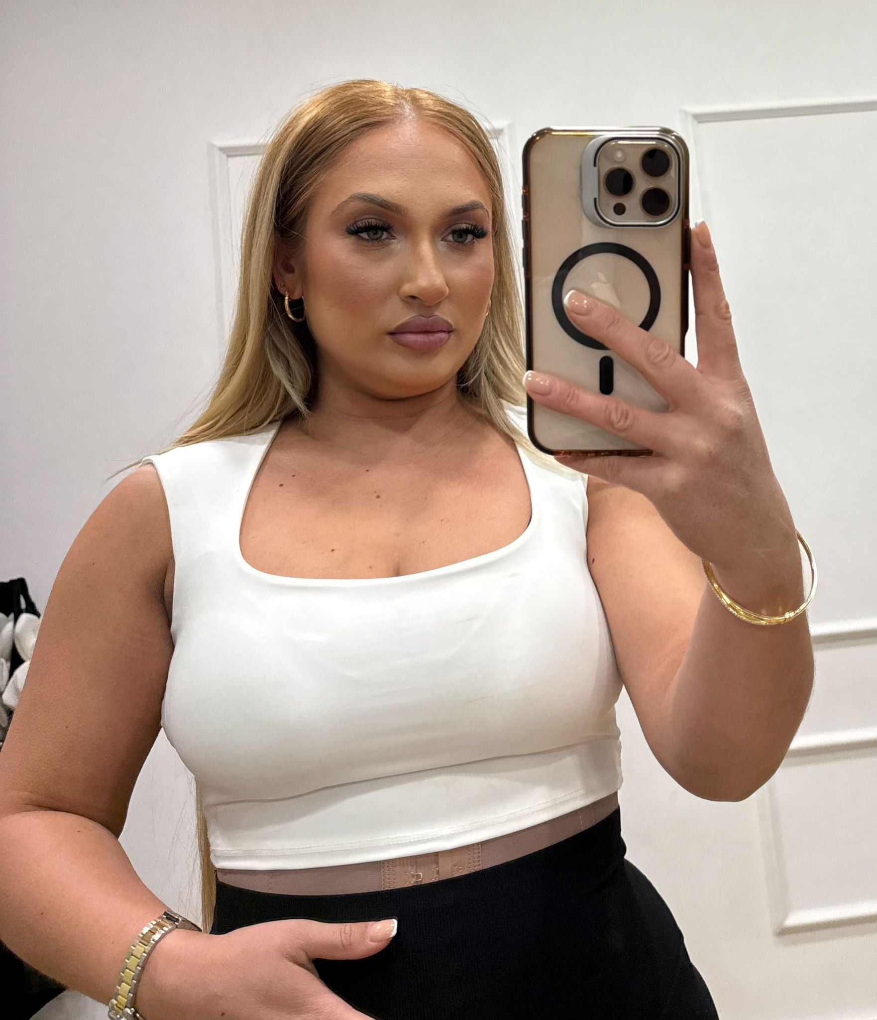 CAMISETA BASICA DE TIRANTES