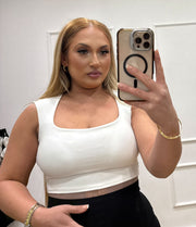 CAMISETA BASICA DE TIRANTES